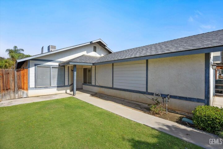 Property Photo:  1516 Canyon Court  CA 93307
