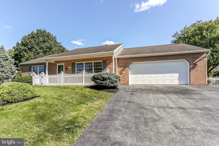 Property Photo: 208 E 6th Street PA 17543