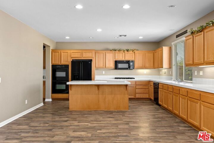 Property Photo:  1061 Boulder Pl  CA 92057