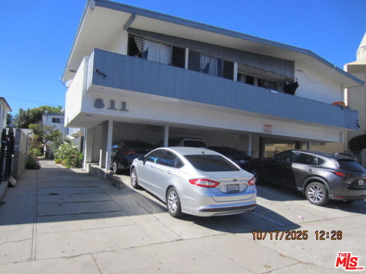 Property Photo:  811 S Wilton Pl  CA 90005 