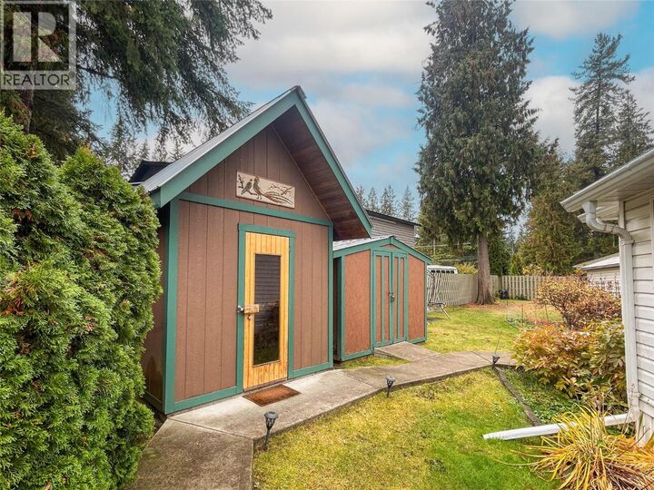 Property Photo: 6721 51 Street Northeast BC V0E 1K0