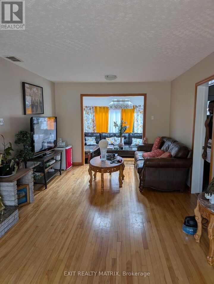 Property Photo:  393 Donald Street  ON K1K 1M2 