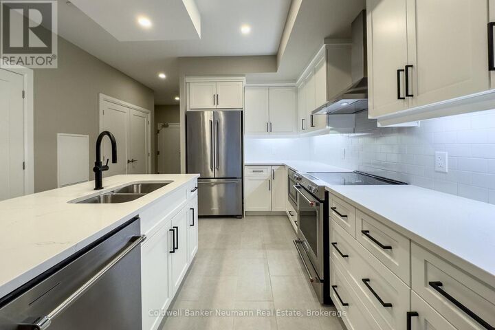 Property Photo: 71 Wyndham Street South 209 ON N1E 5R3