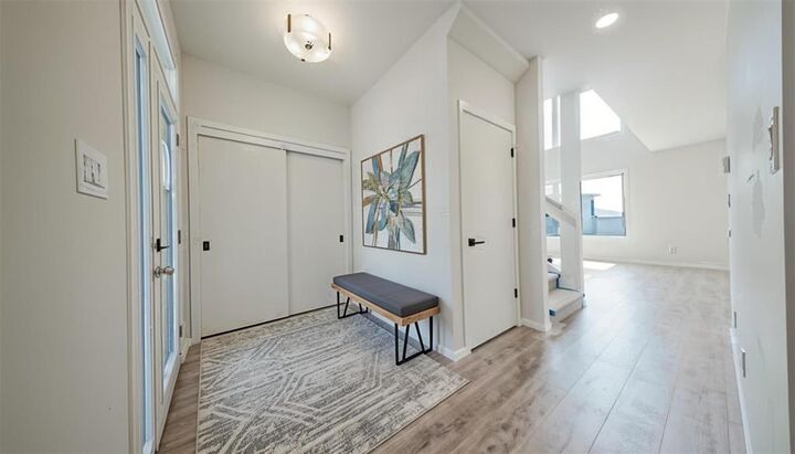 Property Photo:  352 Desrosiers Drive  MB R2C 5T5