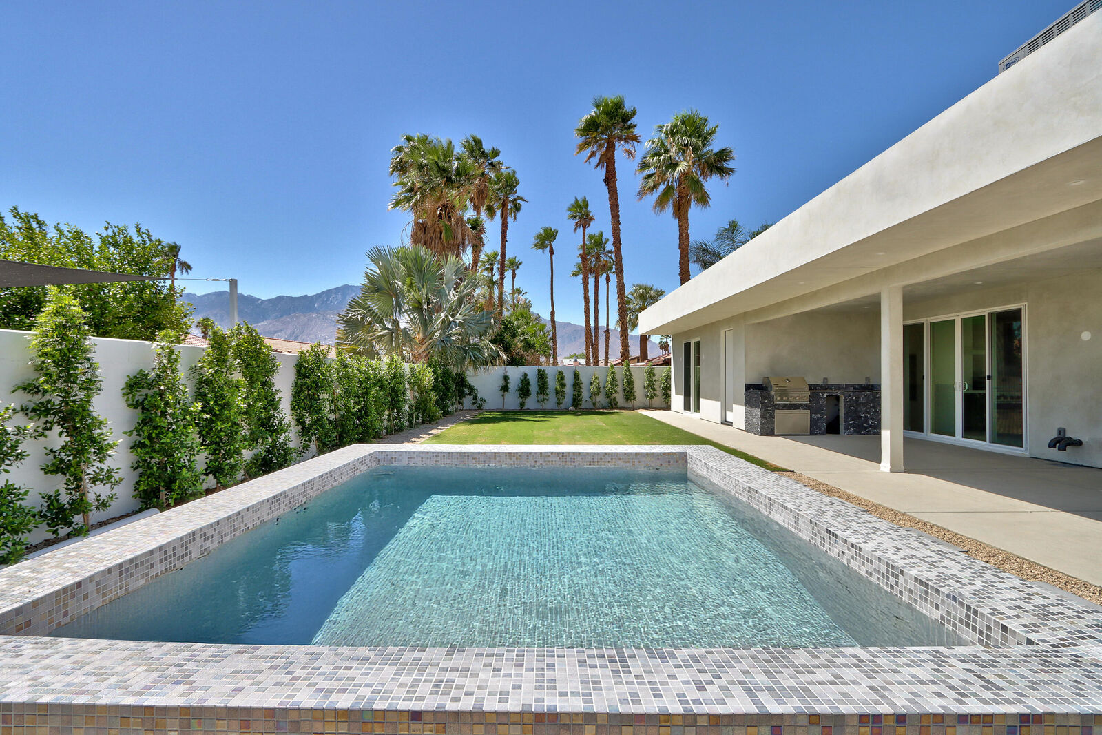 Property Photo: 67385 Ovante Road CA 92234