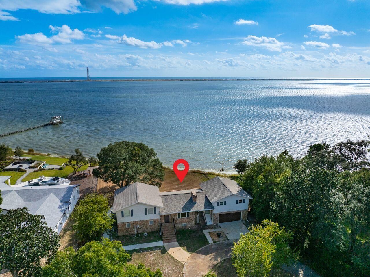 Property Photo: 2595 W Highway 98 FL 32569