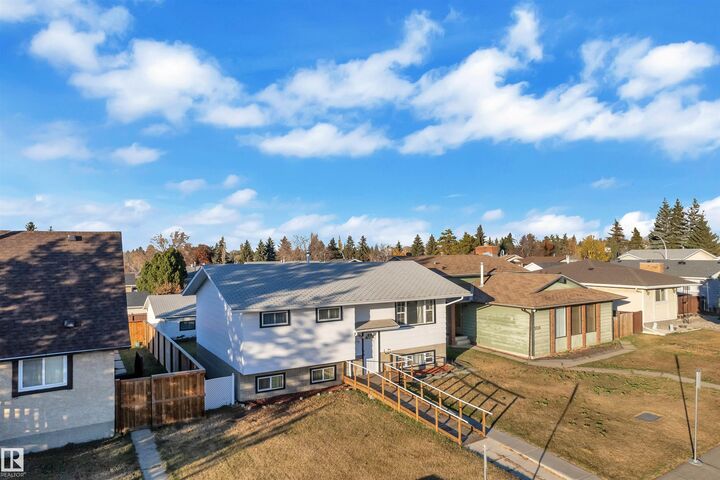 Property Photo: 5118 17A Avenue NW AB T6L 1A6