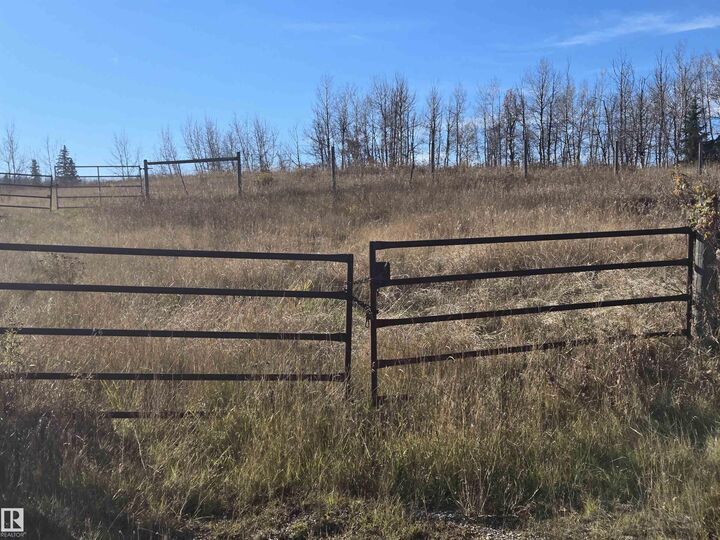 Property Photo: Highway 765 & Highway 633 AB T0E 0L0