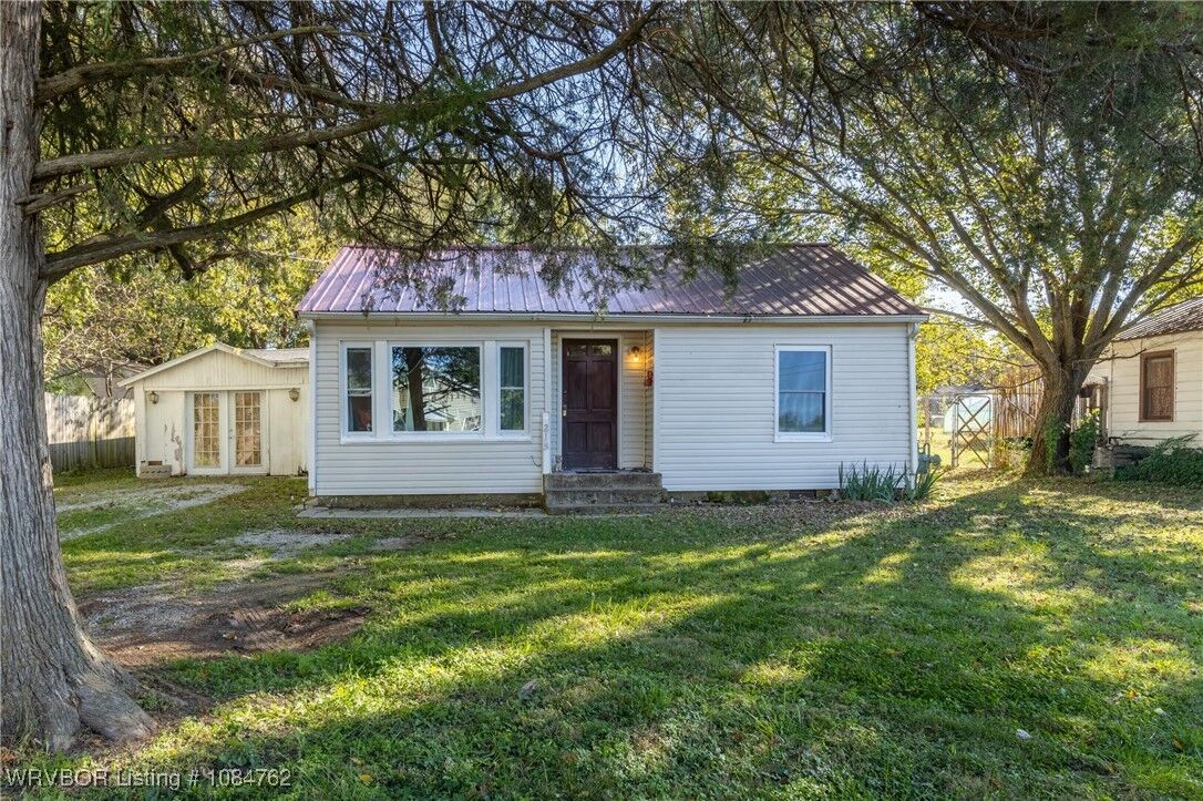 Property Photo:  215 E Velma Avenue  AR 72764
