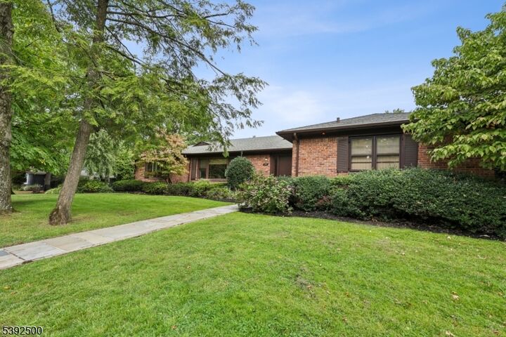 Property Photo:  252 Raymond Ct  NJ 07079
