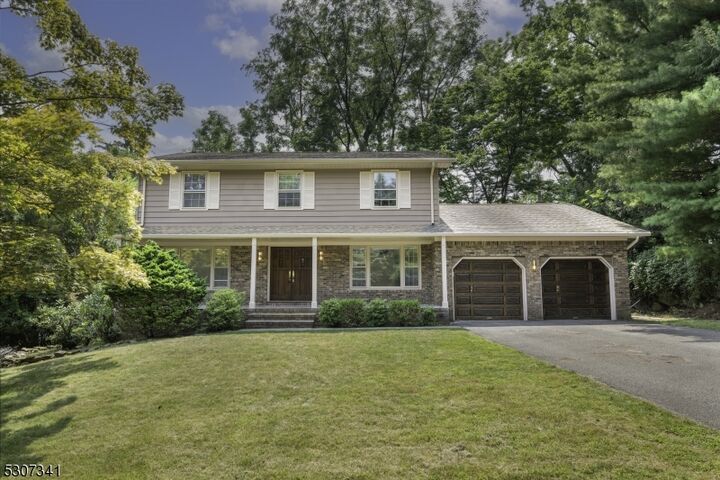 Property Photo:  20 Whitewood Dr  NJ 07950 