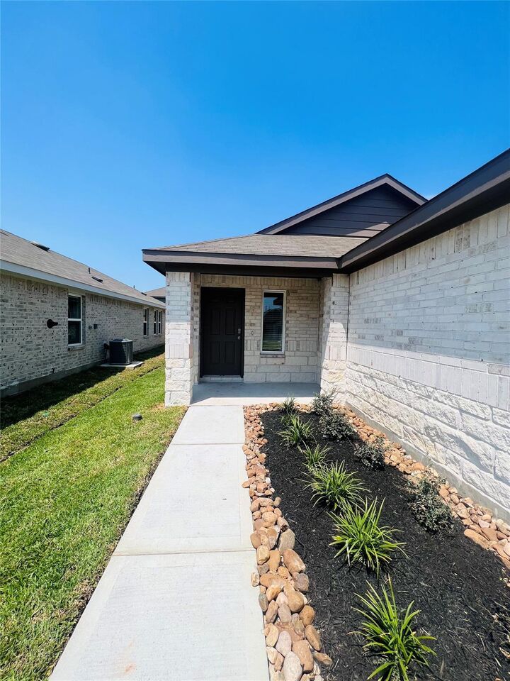 Property Photo:  5211 Mossdale Bluff Lane  TX 77373