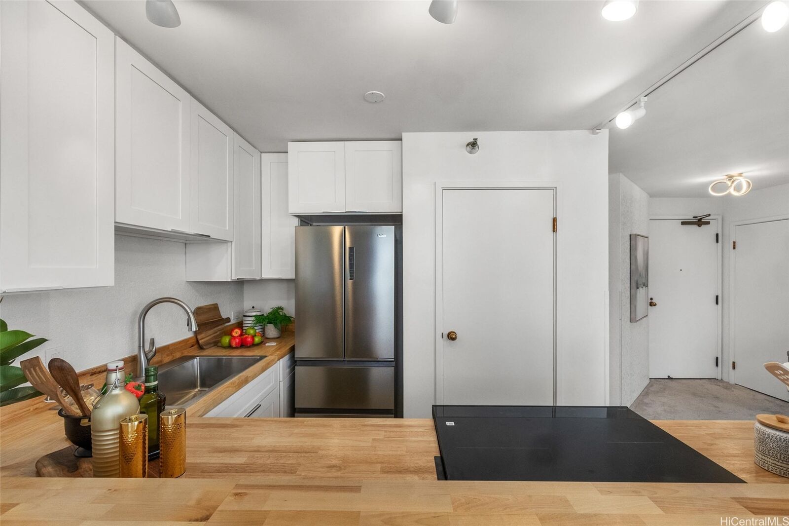 Property Photo: 300 Wai Nani Way I-1801 HI 96815