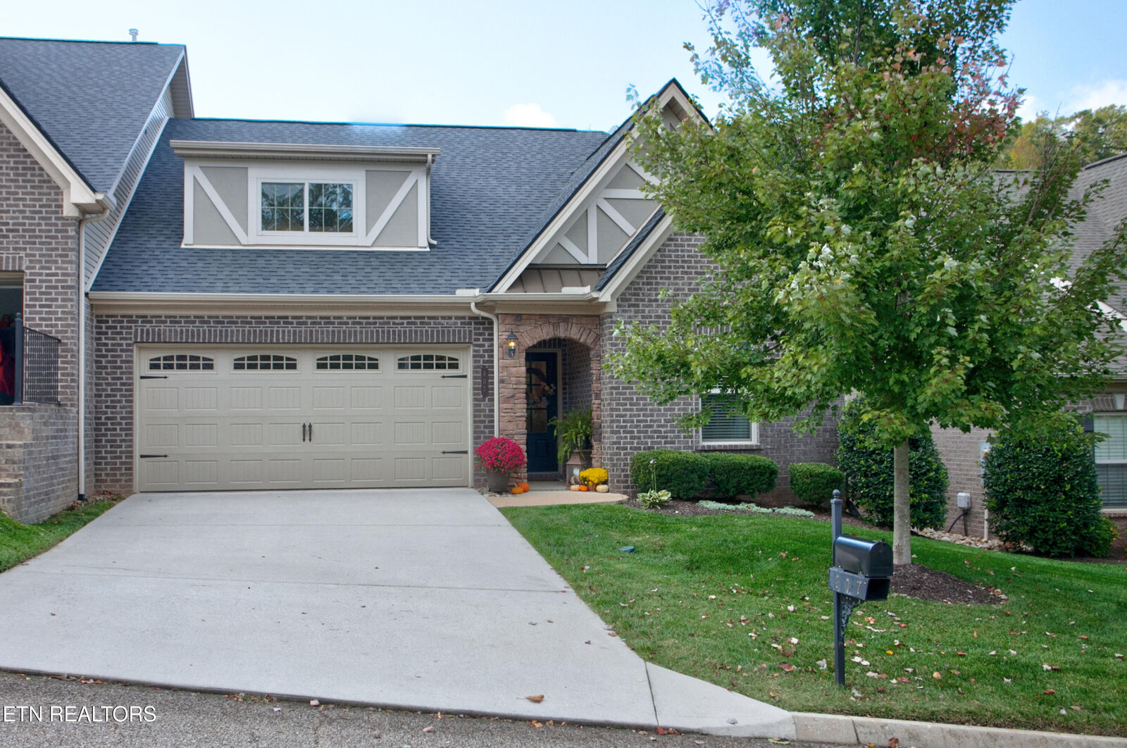Property Photo: 407 Sunny Springs Lane TN 37922