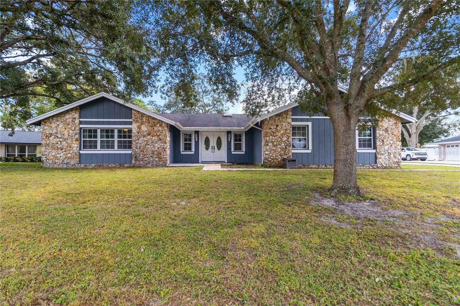 Property Photo:  805 Leopard Trail  FL 32708 