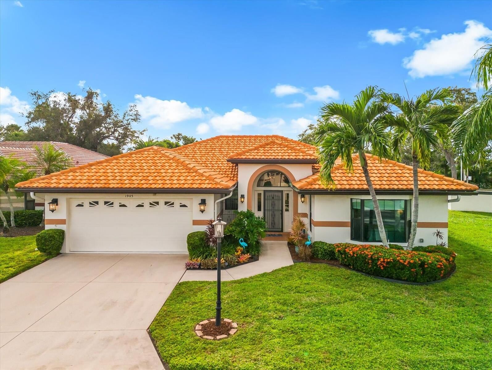 Property Photo: 1905 Tradewinds Circle FL 34293