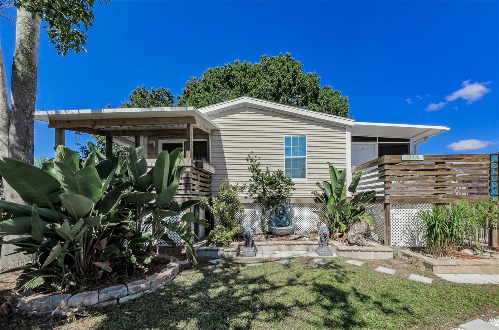 Property Photo: 711 Driftwood Lane FL 34689