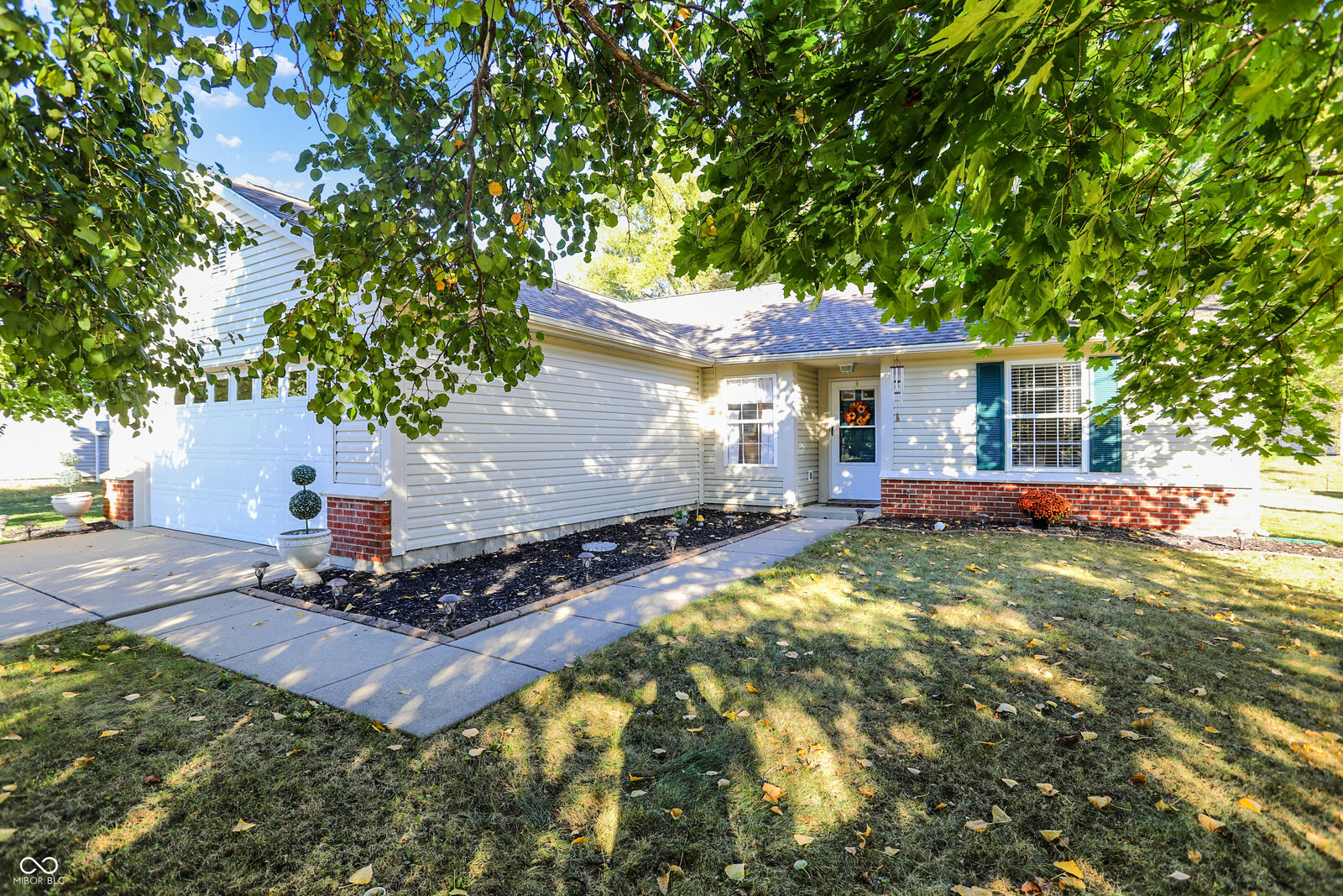 Property Photo:  1001 Tulip Way  IN 46040 