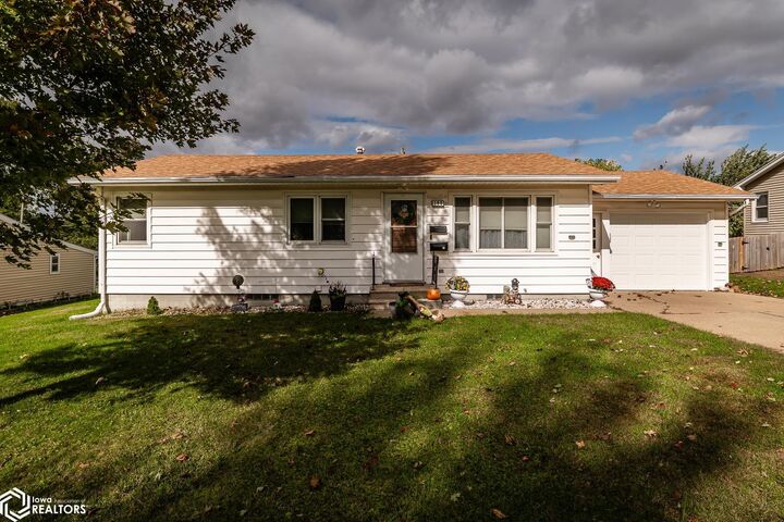 Property Photo:  103 W South Street  IA 50158