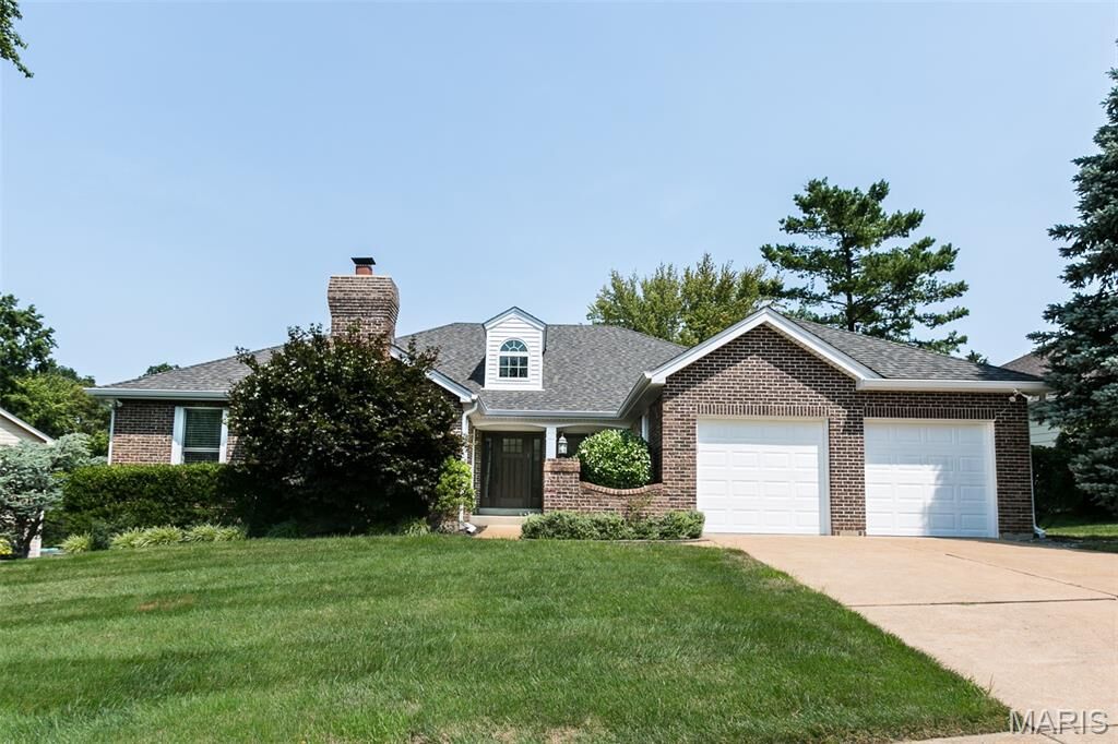 Property Photo: 1923 York Ridge Court MO 63017