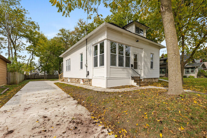 Property Photo: 214 S West Ave WI 53186