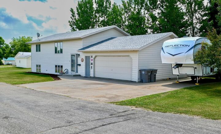 Property Photo:  25 Walther Ave SW  ND 58718 