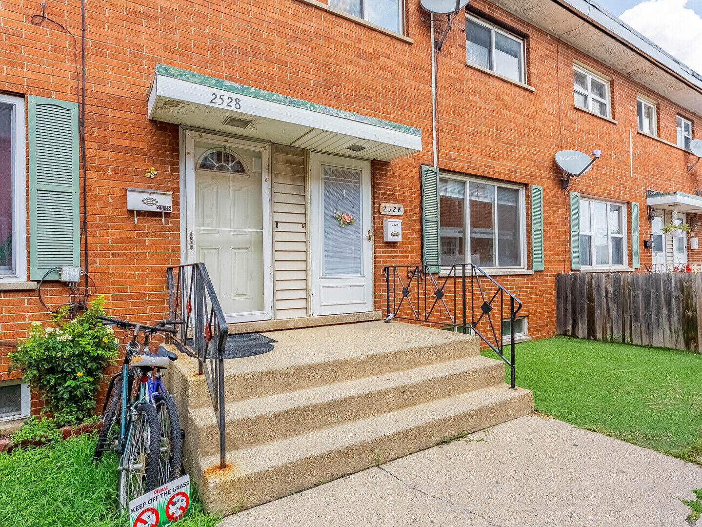 Property Photo:  2526 Rose Street  IL 60131