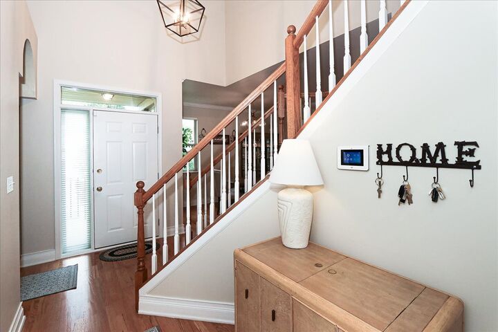 Property Photo: 768 W St Johns Place IL 60101