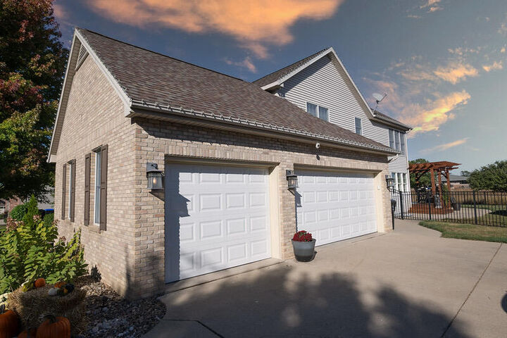 Property Photo:  6 Knollbrook Court  IL 61705