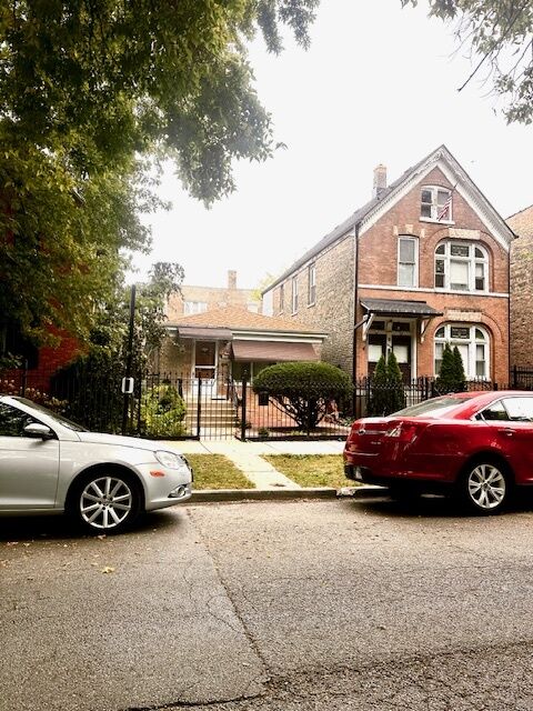 Property Photo: 2925 N Troy Street IL 60618