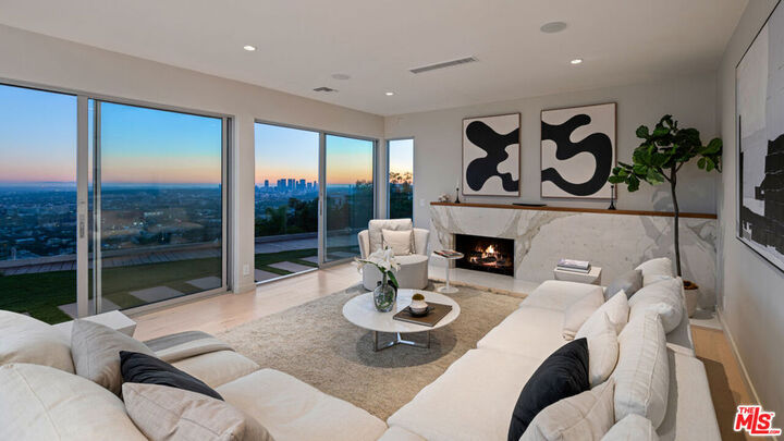 Property Photo:  8515 Hedges Way  CA 90069 