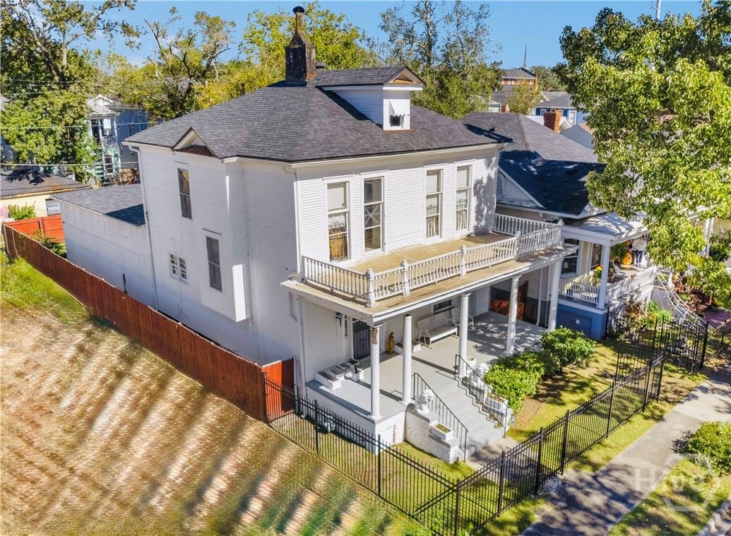 Property Photo: 310 W 34th Street GA 31401