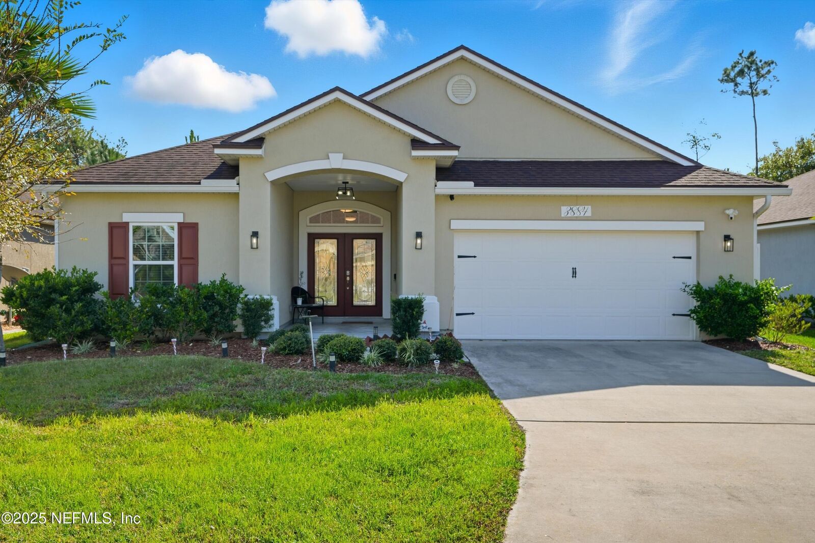 Property Photo: 3884 Hammock Bluff Drive FL 32226