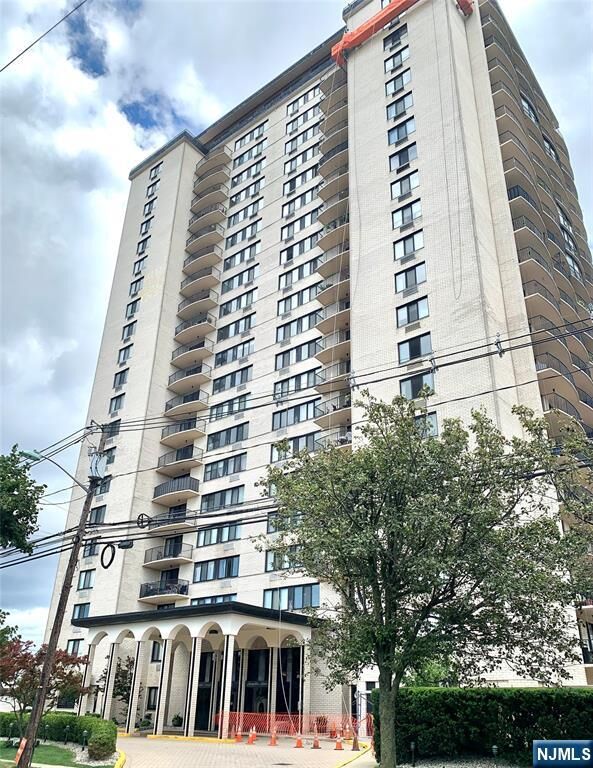 Property Photo:  1590 Anderson Avenue 4D  NJ 07024 