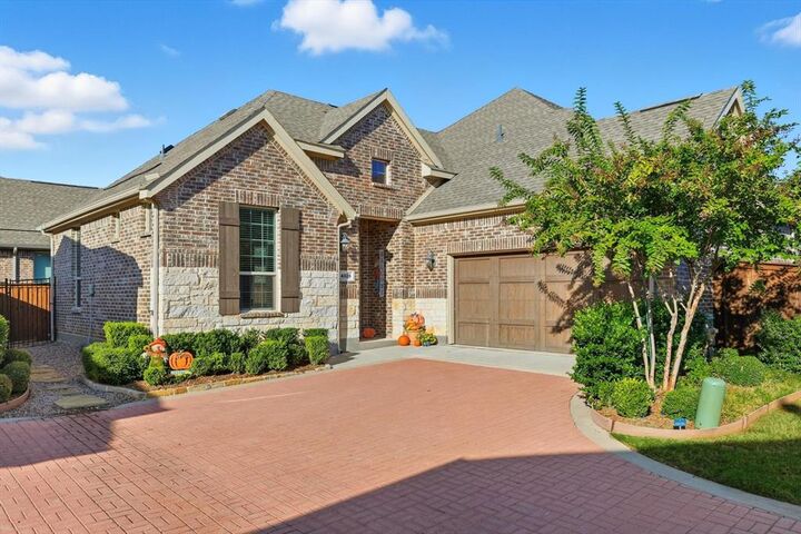 Property Photo: 4826 Forest Crest Parkway TX 76005