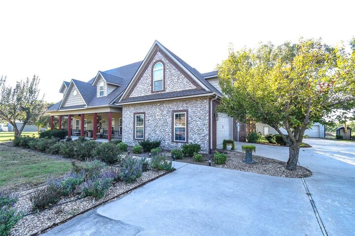 Property Photo: 302 Spring Creek Road AR 72745