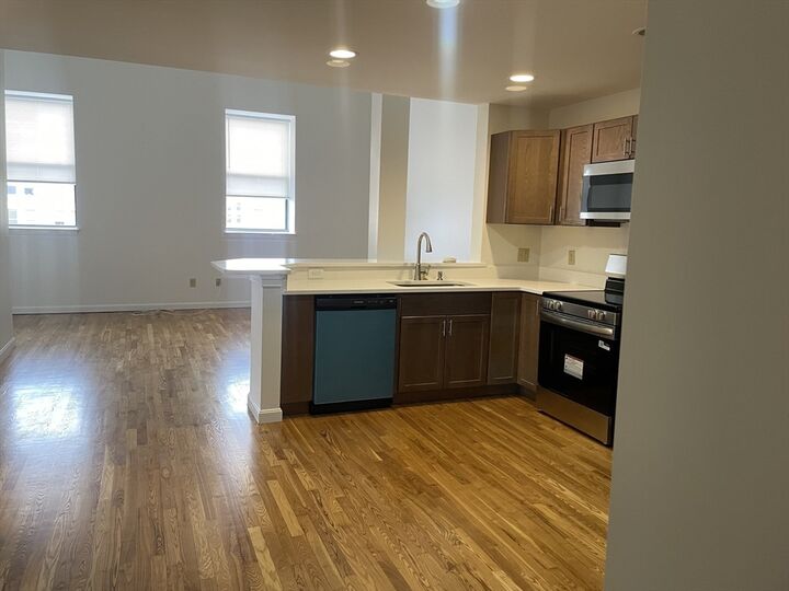 Property Photo:  170 Oxford St 503  MA 01901 