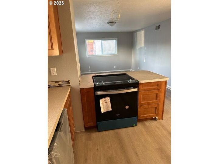 Property Photo:  5103 NE 42nd Ave  OR 97218