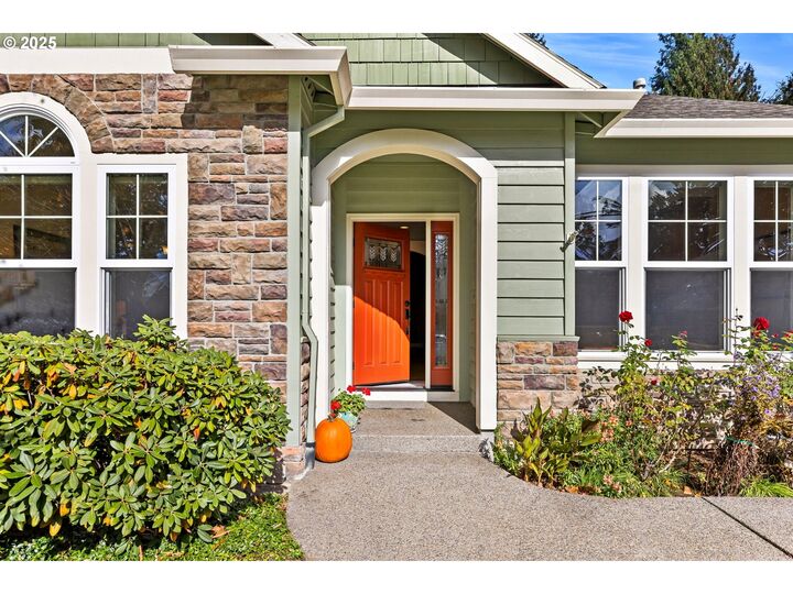 Property Photo:  6045 SW Haines St  OR 97219