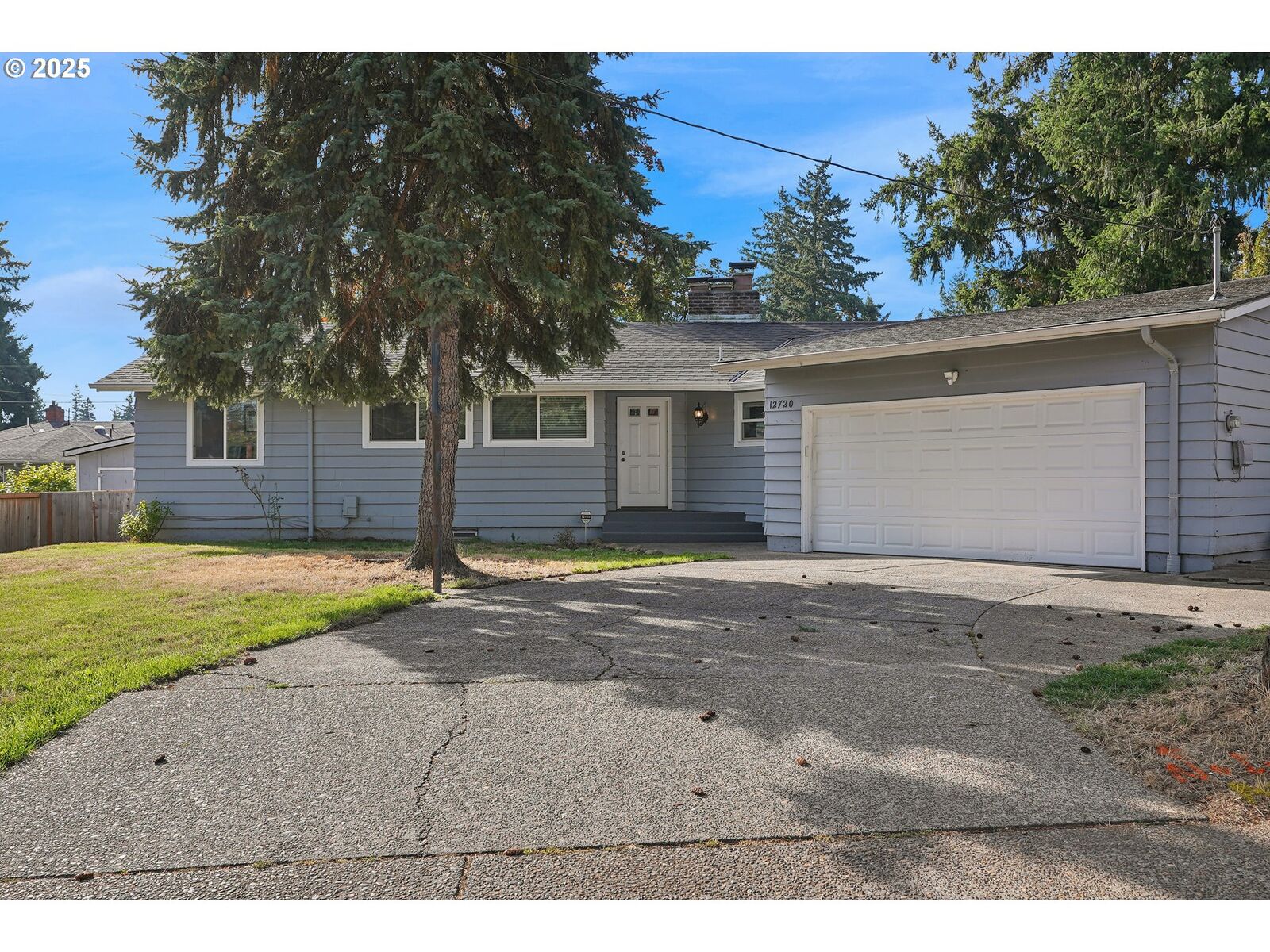 Property Photo: 12720 SE Market St OR 97233