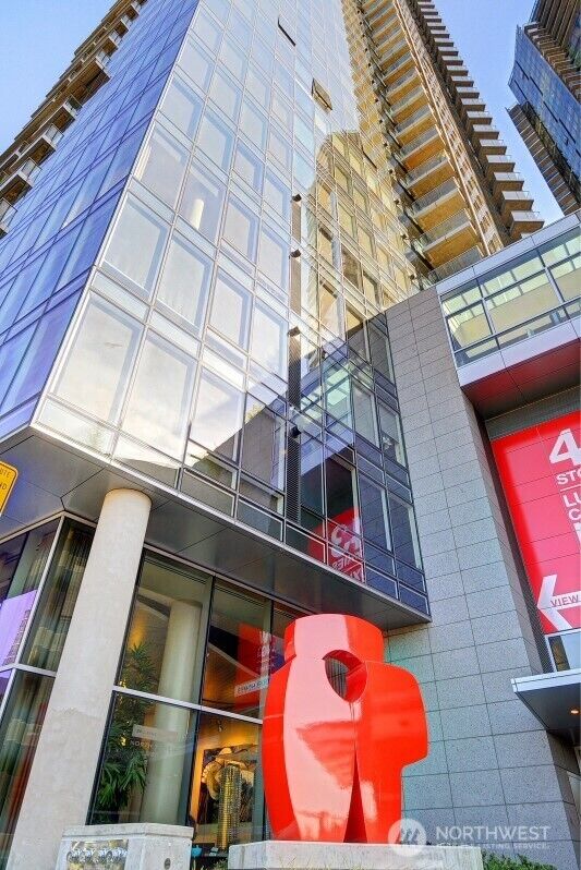 Property Photo: 500 106 Avenue NE 2211 WA 98004