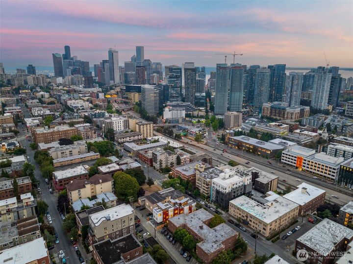 Property Photo: 318 B Bellevue Avenue E WA 98102