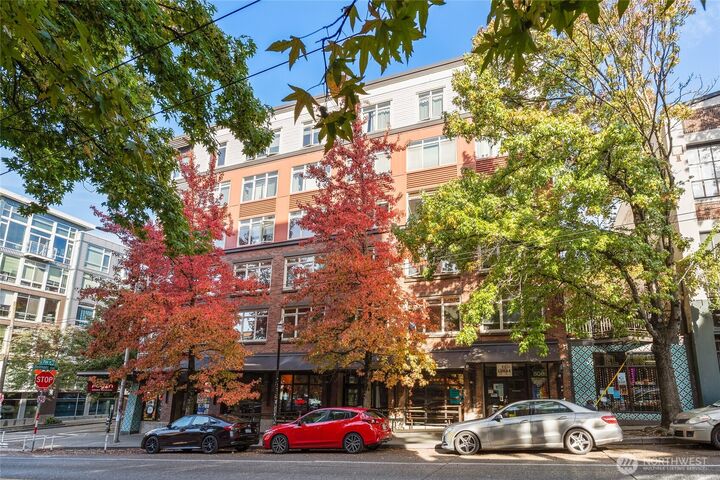 Property Photo: 1610 Belmont Avenue 402 WA 98122