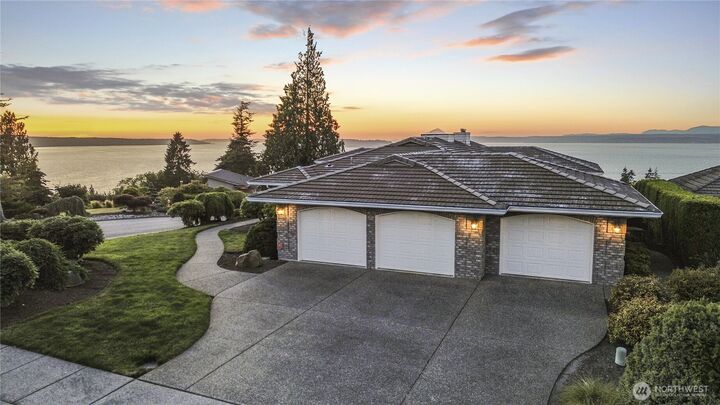 Property Photo: 5115 33rd Avenue W WA 98203