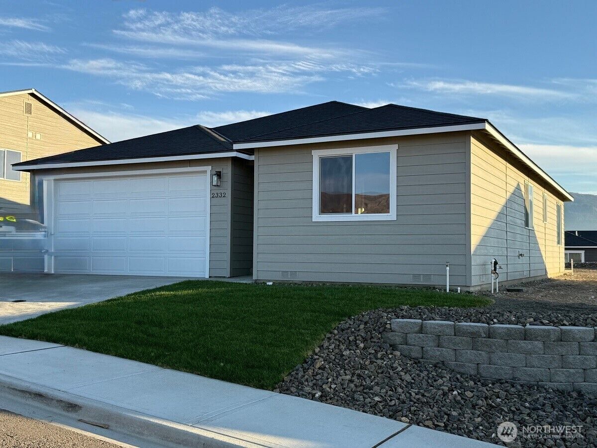 Property Photo: 2332 2nd Street SE WA 98802