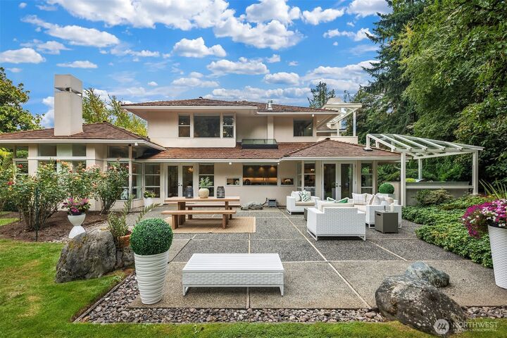 Property Photo: 2609 Evergreen Point Road WA 98039
