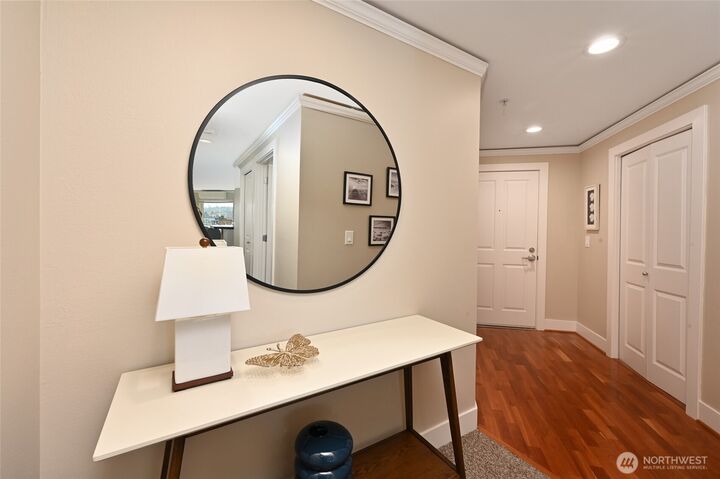 Property Photo: 3919 Latona Avenue NE 307 WA 98103