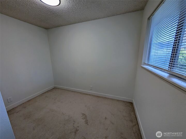 Property Photo: 936 N 101 Street WA 98133