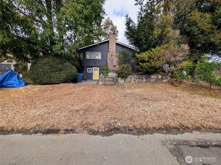 Property Photo:  936 N 101 Street  WA 98133