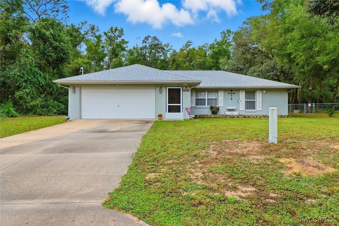 Property Photo: 418 S Rooks Avenue FL 34453